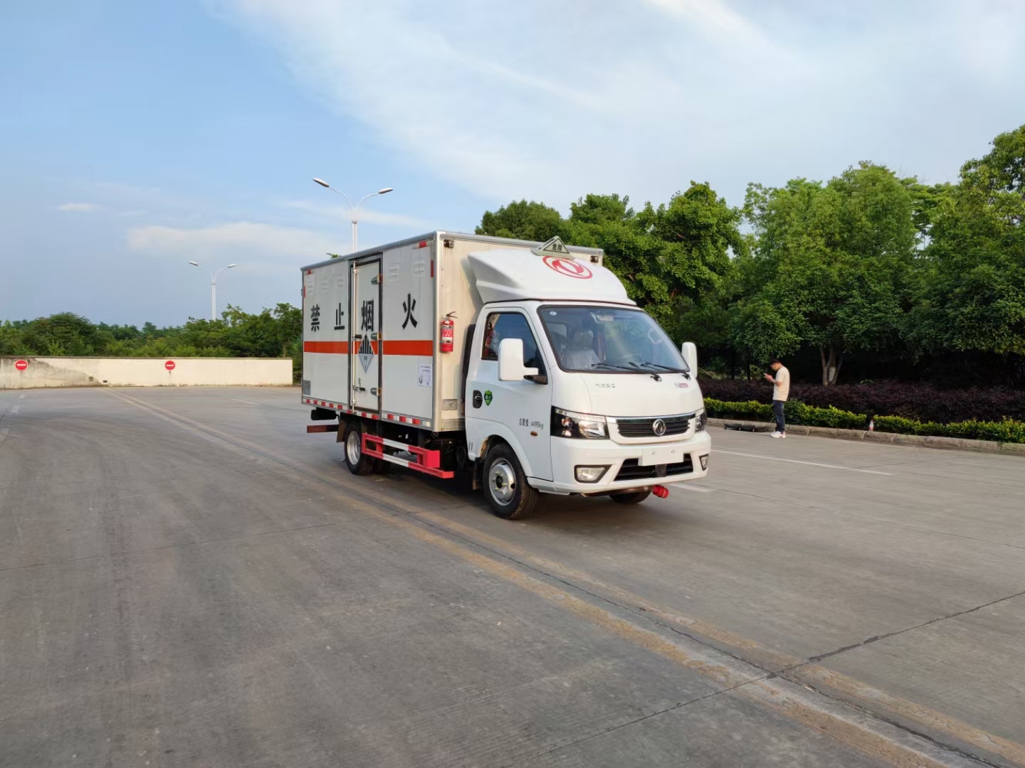 東風(fēng)途逸3.1米爆破器材運(yùn)輸車
